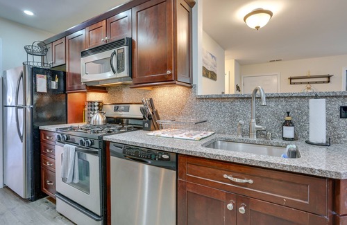 Vernon Condominio | Modern Vernon Township Condo Near Ski & Water Park