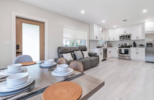 Lake Ridge Apartamento | Modern Victoria Park Retreat | 30+ Night Stays Only