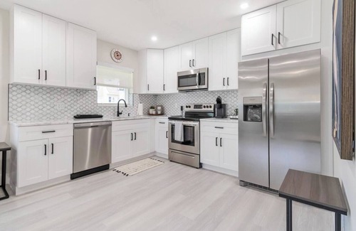 Lake Ridge Apartamento | Modern Victoria Park Retreat | 30+ Night Stays Only