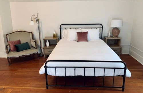 Helena Casa | Modern Victorian - walk to downtown and trails!