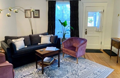 Helena Casa | Modern Victorian - walk to downtown and trails!