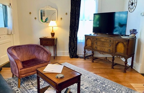 Helena Casa | Modern Victorian - walk to downtown and trails!