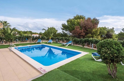 Coves Noves Villa | Villa moderna con habitaciones amplias, barbacoa ubicada cerca de la playa y el pueblo