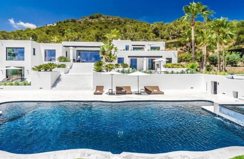 Puig Manya Villa | Villa moderna en las colinas de Ibiza