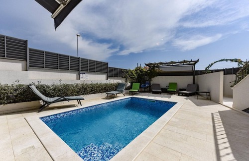 Sveti Filip i Jakov Villa | Villa en Sveti Filip junto al mar y piscina