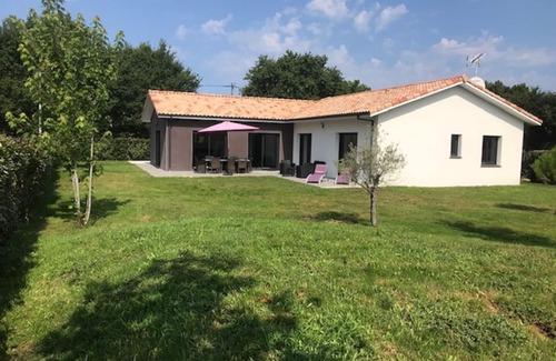 Gastes Villa | VILLA MODERNA 2 pasos del lago