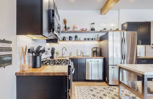 Angel Fire Condominio | Modern Villa / 2BR / 2BA / FP / 2 Patios / Arcade / 5 min to Slopes and Trails!
