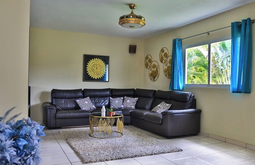 El Callejon Condominio | Modern Villa by Playa Bonita/Gated Pool/Hammock/Air Conditioned/Outdoor Dining