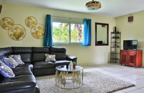 El Callejon Condominio | Modern Villa by Playa Bonita/Gated Pool/Hammock/Air Conditioned/Outdoor Dining