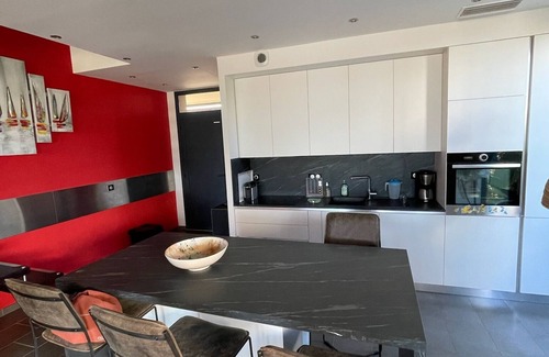 Sete Casa | Modern villa facing the sea, swimming pool and beach access