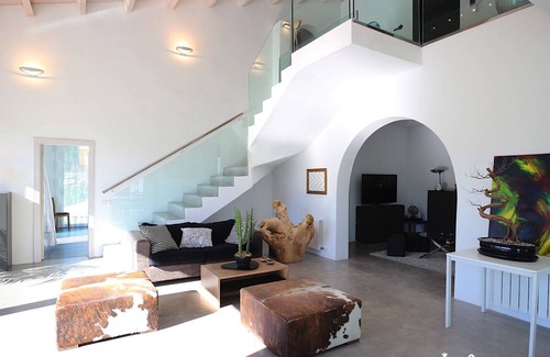 Olivella Villa | Villa Ibiza con A / C, piscina privada y bañera de hidromasaje en una ubicación tranquila.