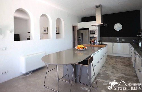 Olivella Villa | Villa Ibiza con A / C, piscina privada y bañera de hidromasaje en una ubicación tranquila.