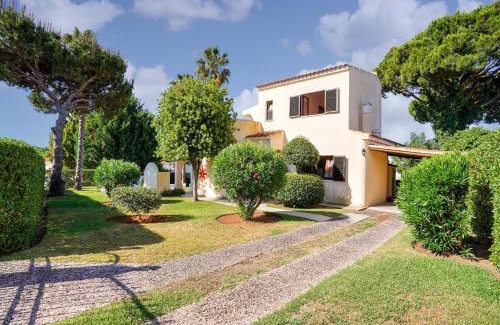 Vilamoura Villa | Modern villa in an exclusive residential area with a private swimming pool