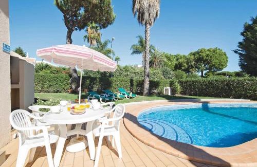 Vilamoura Villa | Modern villa in an exclusive residential area with a private swimming pool