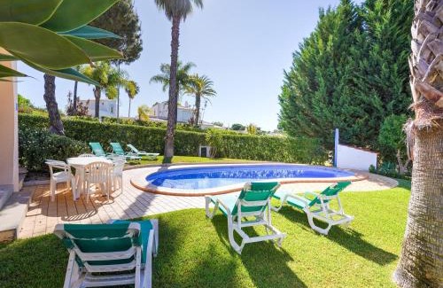 Vilamoura Villa | Modern villa in an exclusive residential area with a private swimming pool