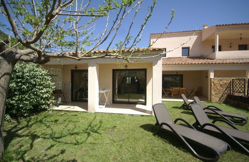 Vico Villa | Villa moderna en Coggia con balcón