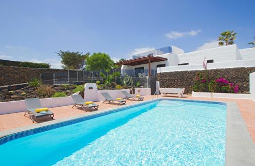 Los Mojones Villa | Modern Villa In Los Mojones 4 Bedrooms Large Heated Pool Villa Mojones Puerto Del Carmen
