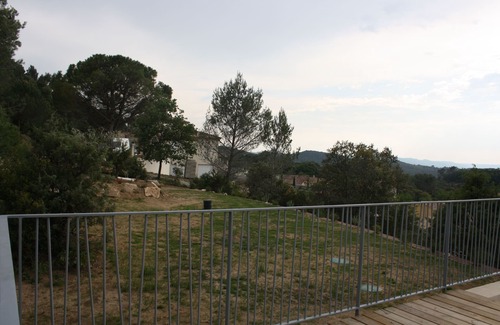 Venejan Casa | Villa moderna en el corazón de la naturaleza con magníficas vistas y piscina infinita.