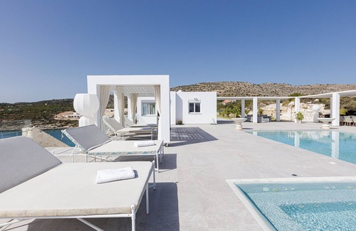 Marathi Villa | Modern Villa Overlooking the Aegean. Next to the sea.