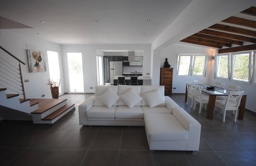 Bahía de San Antonio Villa | Villa moderna con piscina privada, cerca de la playa y bahía de San Antonio