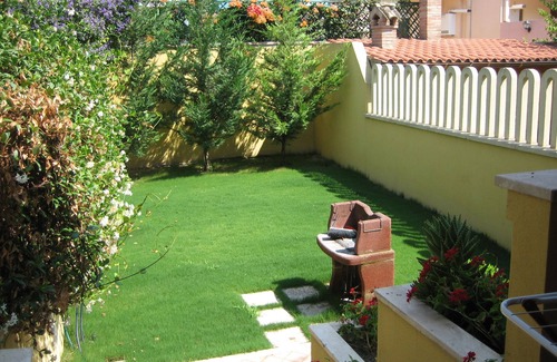 Selargius Villa | Villa moderna v. V. Jardín de apartamentos (4 personas) 2 dormitorios. 2 baño.
