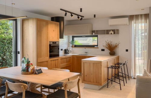 Kadumi Villa | Villa Vallis by Villas Guide