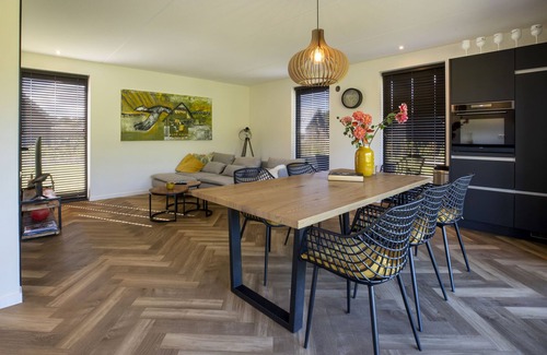 Sint Nicolaasga Villa | Villa moderna con amplio jardín, en un parque de vacaciones en Friesland