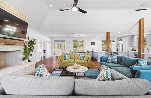 Leander Casa | Modern Villa w/Views+Pool on 35 acre private ranch