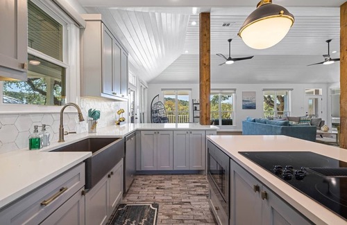 Leander Casa | Modern Villa w/Views+Pool on 35 acre private ranch