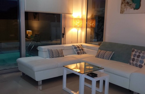 Orihuela Costa Villa | VILLA MODERNA CON PISCINA PRIVADA CERCA DE PLAYAS Y CAMPOS DE GOLF