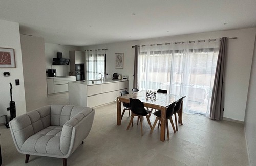 Apt Villa | Villa moderna con 4 habitaciones, piscina climatizada y vistas panorámicas