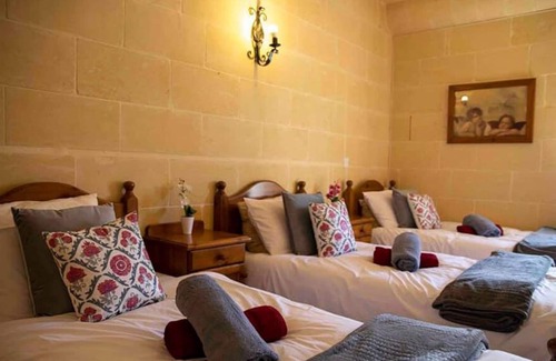 Ta' Għammar Otro | Modern villa with country side views