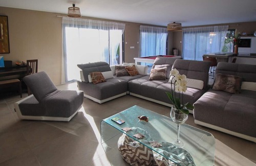 Saint-Siffret Villa | Moderna villa con aire acondicionado, piscina, jacuzzi y petanca cerca de Uzès