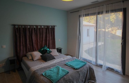 Saint-Siffret Villa | Moderna villa con aire acondicionado, piscina, jacuzzi y petanca cerca de Uzès