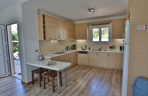 Adelianos Kampos Casa | Villa moderna con piscina privada, a solo 5 minutos de la playa.