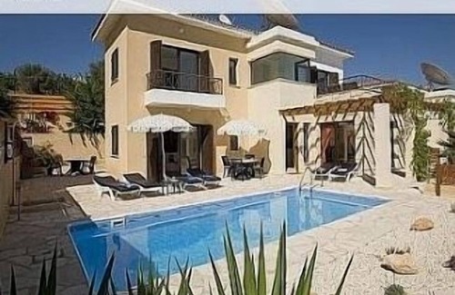 Tala Villa | Villa moderna con piscina privada y zonas de patio, vistas al mar