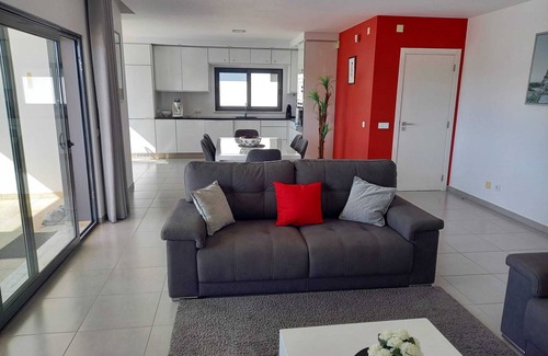 Nadadouro Villa | Villa moderna con piscina y terraza, cerca de la Bahía de Obidos