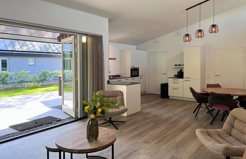 Dirkshorn Casa | Villa moderna con terraza y jardín en Dirkshorn