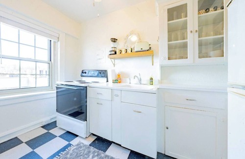 West Plaza Apartamento | Modern Vintage Plaza Penthouse