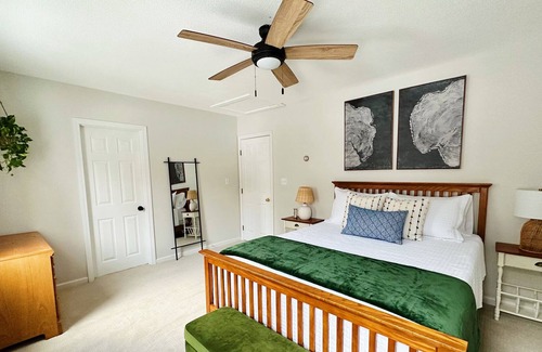 Stratton Chalet De Esquí | Modern VT Chalet with Hot Tub near Mt Snow & Stratton Mtn