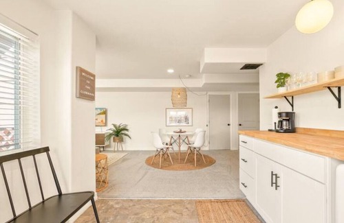 Northeast Colorado Springs Apartamento | Modern walk-out apartment centrally located in COS!