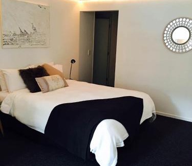 Leamington Apartamento | Modern Wall
