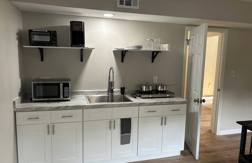 Candler-McAfee Apartamento | Modern, Warm Private 1 BR Apartment