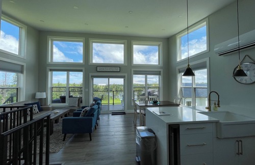 Bayview Cabaña | Modern Water Front Cottage Close To Cavendish Beach!