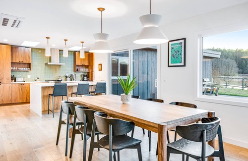 Lopez Island Casa | ¡Casa moderna, amigable para perros, frente al mar con vista a la bahía!