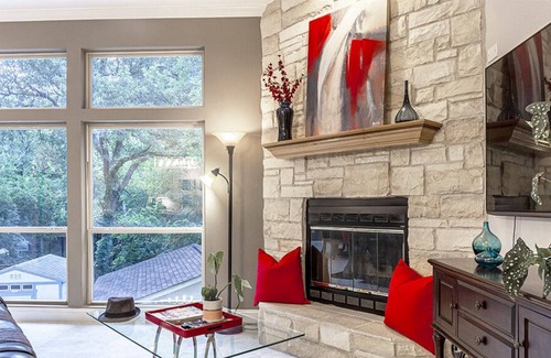 Highland Village Casa | Modern + Welcoming Lake Side Oasis
