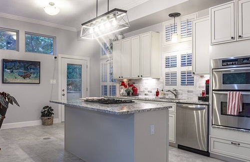 Highland Village Casa | Modern + Welcoming Lake Side Oasis