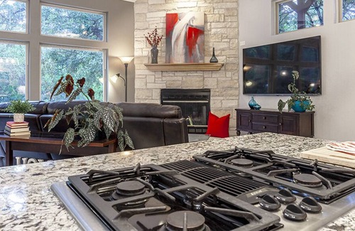 Highland Village Casa | Modern + Welcoming Lake Side Oasis