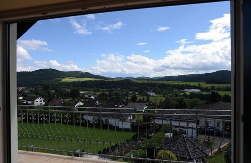 Dodenau Apartamento | Modern, well-maintained apartment with fantastic panoramic views and balcony