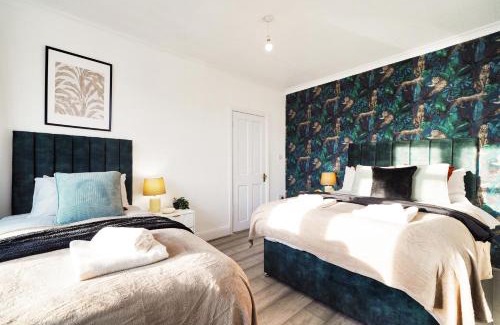 Alperton Casa | Modern Wembley Abode - Parking - Garden - Sleeps 14